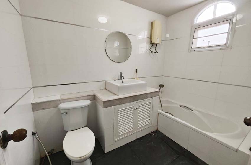 House with Shared Pool in Srinakarin 